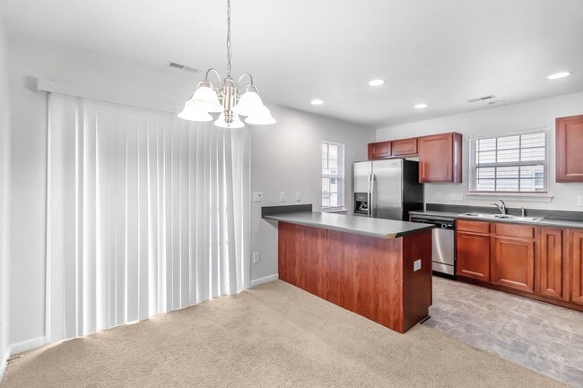 Building Photo - Master-on-Main End-Unit Townhome in Back Creek Villages!