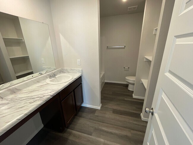 Building Photo - 1789 Loveland St