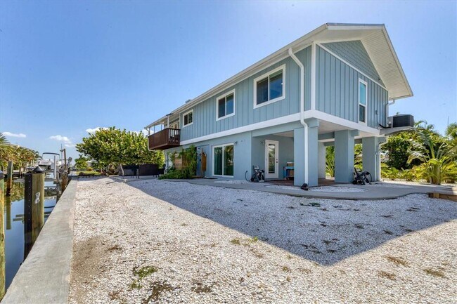 Building Photo - 825 Tarawitt Dr
