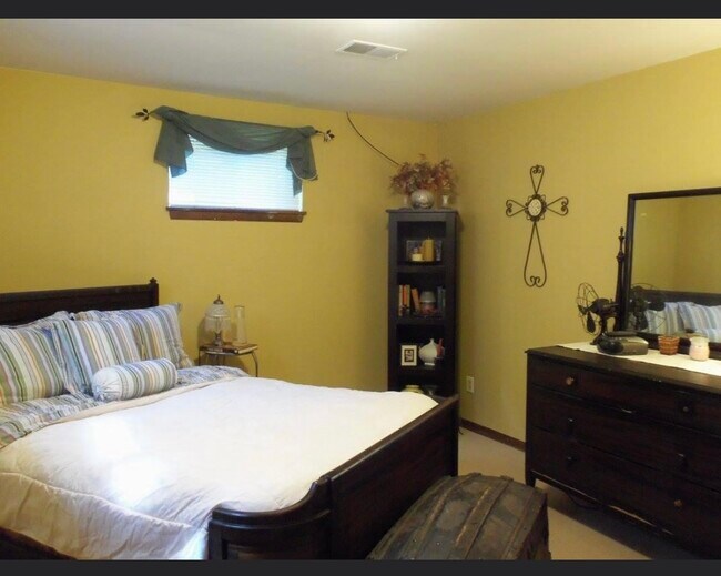 Lower bedroom painted a Neutral color - 106 Ken O Sha Dr SE