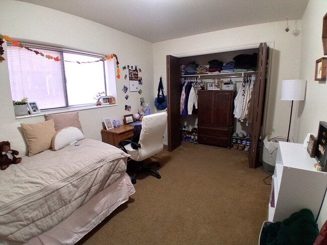 Building Photo - 243 E 400 N