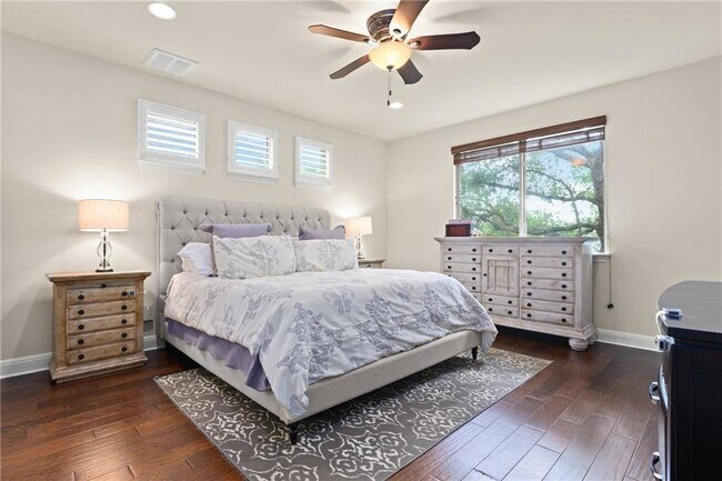 Building Photo - 110 Oak Glen Cove