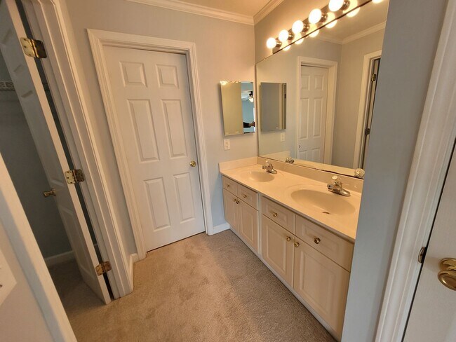 Building Photo - WATERFRONT - 3 Bed/2 Bath Condo - End Unit - Stunning View - Lake Access - Community Pool - Tenni...