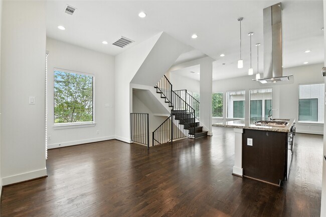 Building Photo - 1611 Spring St