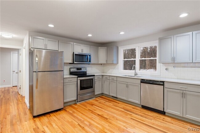 Building Photo - 115 Tarlton Rd