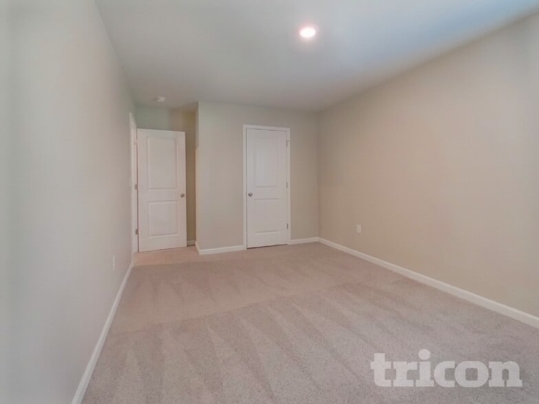 Building Photo - 831 Bryson Lake Cir