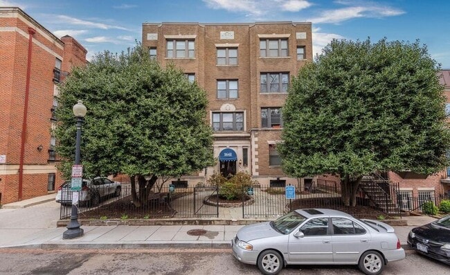 Building Photo - 1661 Park Rd NW