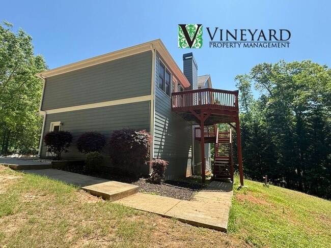 Building Photo - 102 Oak Ridge Trail