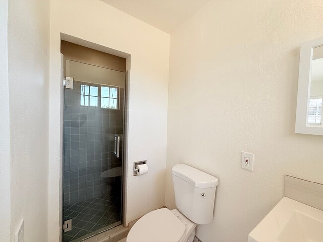 Building Photo - AVAILABLE NOW!! 3 BEDROOM 2 BATHROOM Home in Palm Desert!