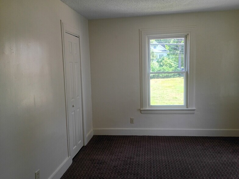 Building Photo - 134 Charter Oak St