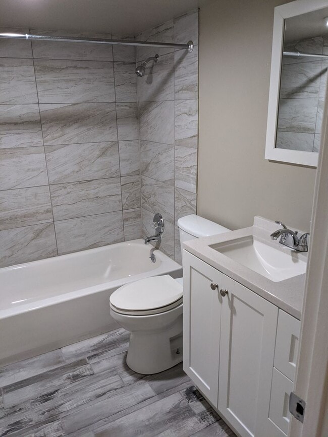 Building Photo - Mountain View 2 Bed 2 Bath 2 Balconies Top Floor Condo-Tons of Amenities