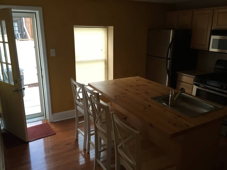 Kitchen - 2516 Webster St