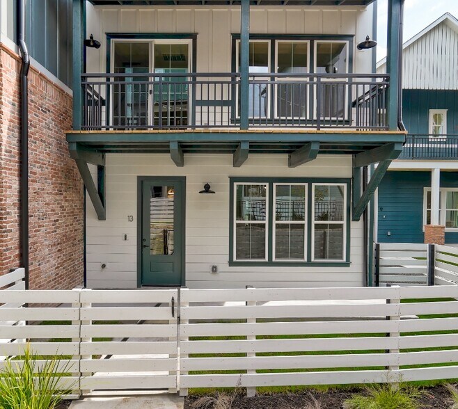 Building Photo - 3809 Valley View Rd