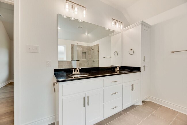 Building Photo - Contemporary Comfort Awaits in Greenville, TX