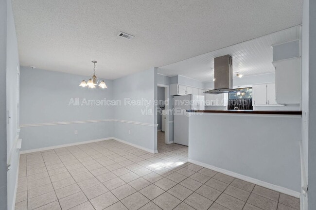 Building Photo - 502 Krest Dr