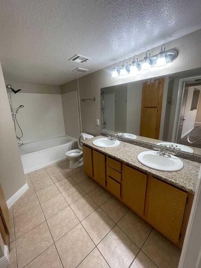 Building Photo - 5055 W Hacienda Ave