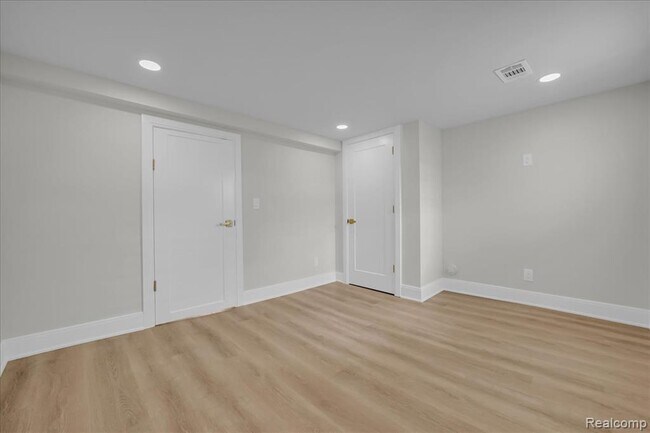 Building Photo - 2623 Fairview St