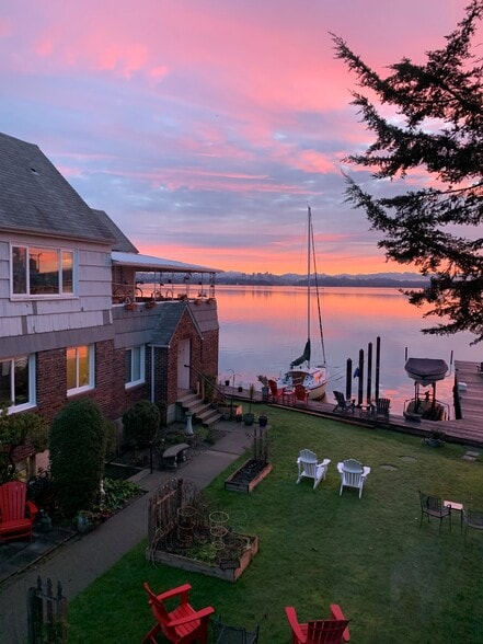 Primary Photo - Beautiful Waterfront Community