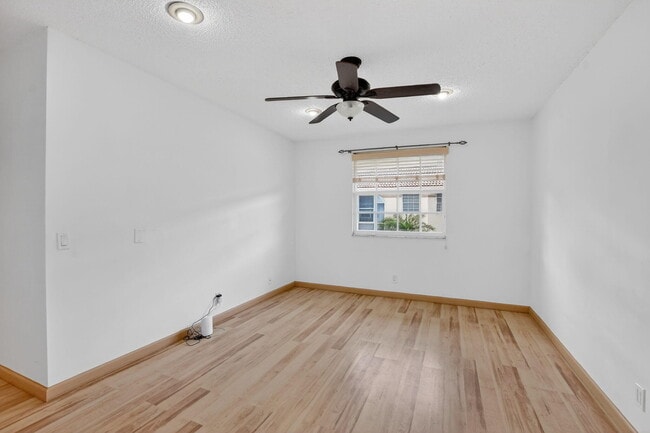 Building Photo - 6671 Via Regina