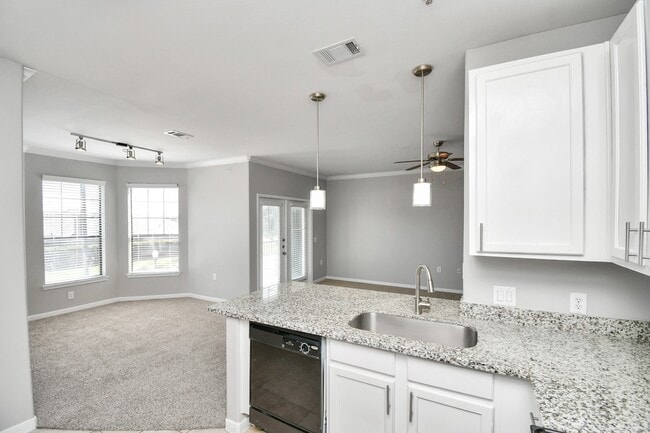 Building Photo - 6777 Sommerall Dr