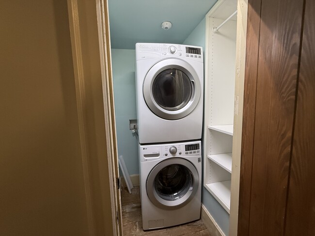 Building Photo - 100 Mcdowell Rd