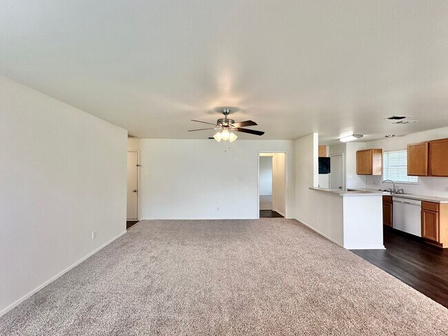 Building Photo - 3-Bedroom Home on Corner Lot in Whitehouse...