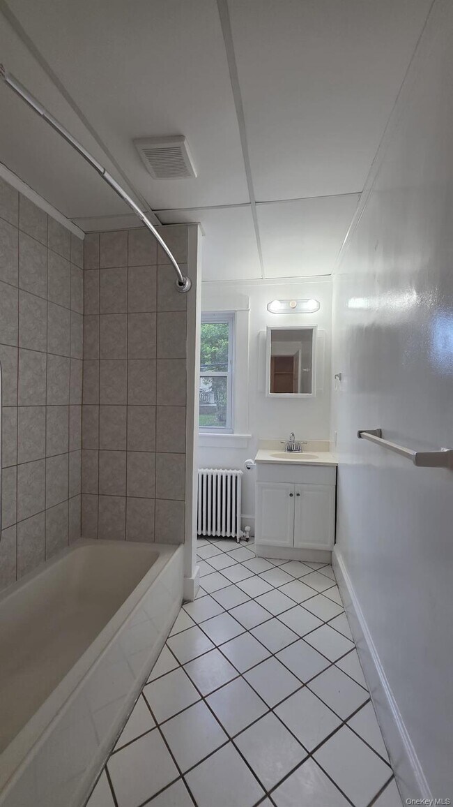 Building Photo - 41 Innis Ave