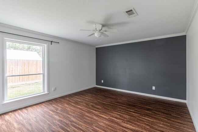 Building Photo - 17810 Cassina Dr