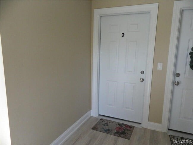 Building Photo - 417 Center St