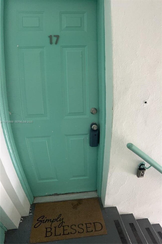 Building Photo - 1990 Bay Dr