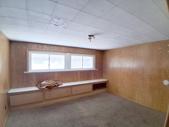 Building Photo - 4 BED, 1 BATH BEAUTIFUL SINGLE-FAMILY HOME IN CLEVELAND!