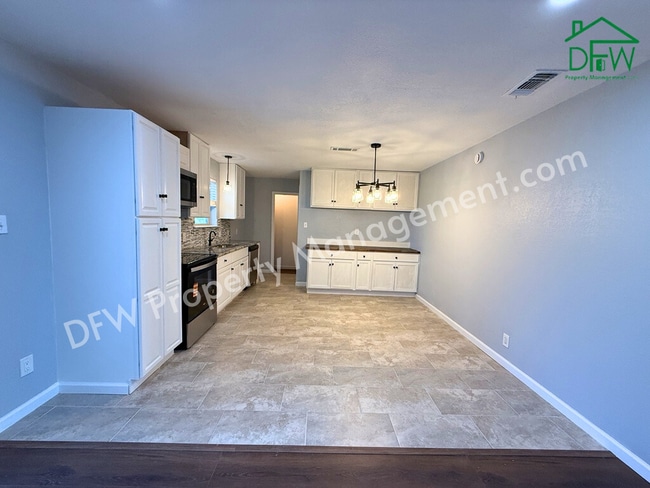 Building Photo - Beautifully Renovated 4-Bedroom Home with Large Backyard in Watauga!