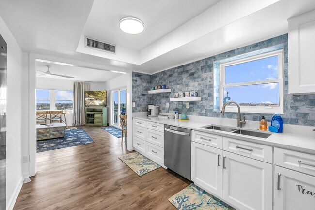 Building Photo - 205 Jimmy Buffett Mem Hwy