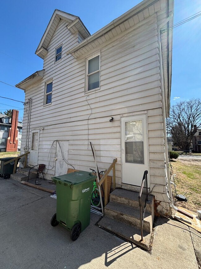 Building Photo - 227 Independence Ave