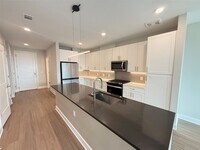 Building Photo - 716 Waugh Dr