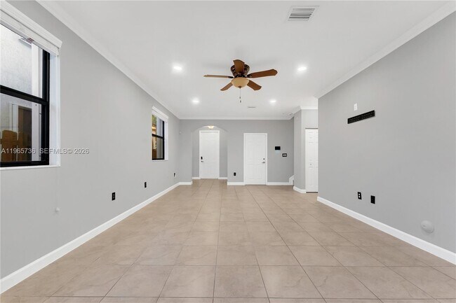 Building Photo - 3401 SE 5th St