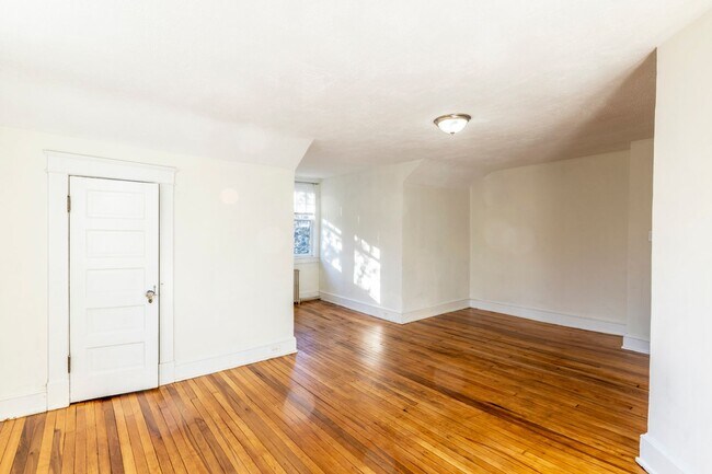 Building Photo - 213 Todd Ave