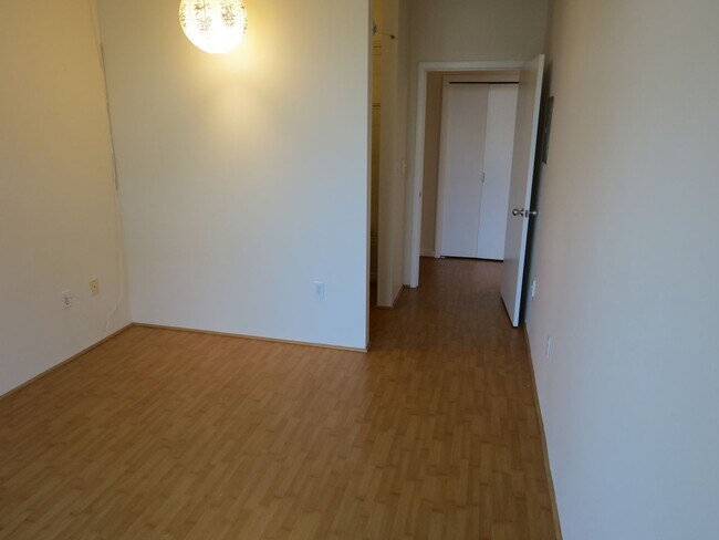 Building Photo - Incredible 1bed/1bath Condo Ideally Located in Belltown!