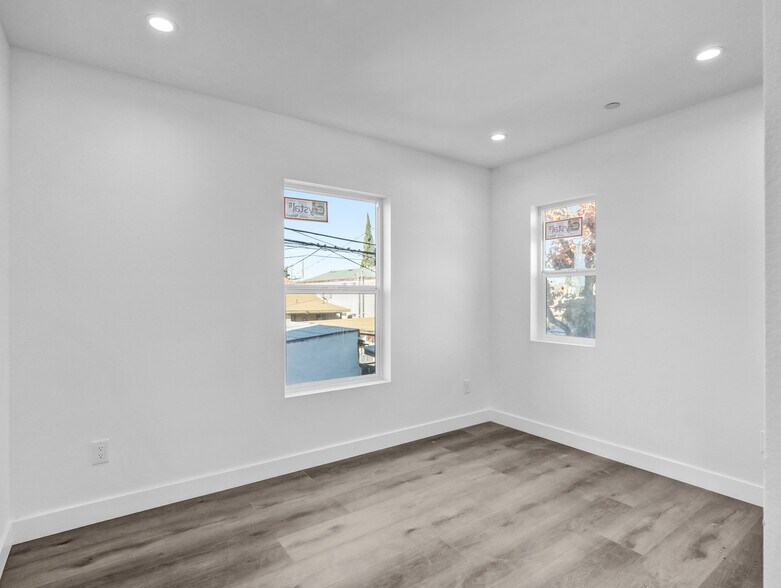 Building Photo - 1231 S Rowan Ave