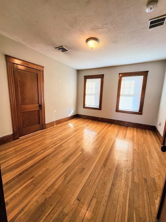 Building Photo - 12 St James Ave