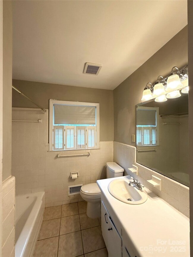 Building Photo - 1521 Woodhill Ln