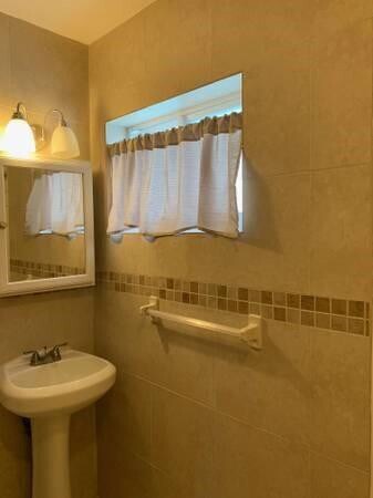 Building Photo - 120 NE 10th Ave