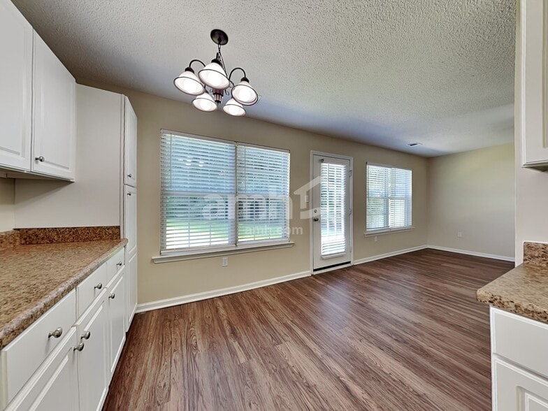 Building Photo - 130 Parkview Rd