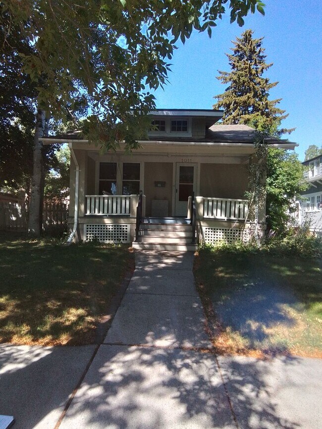 Building Photo - 4 Bedroom close to downtown, bike and walk...