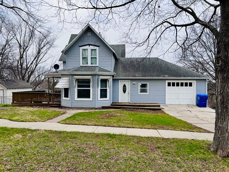 Building Photo - 610 N Chestnut