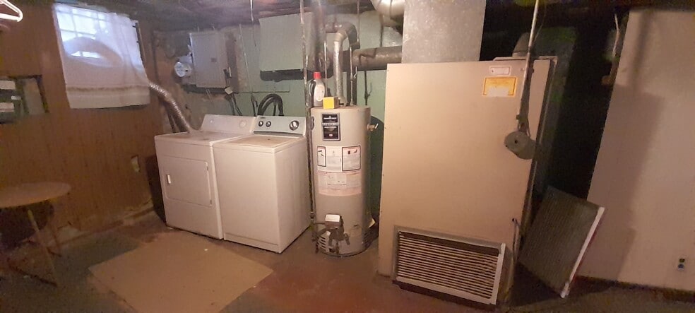 Building Photo - 421 McClellan St