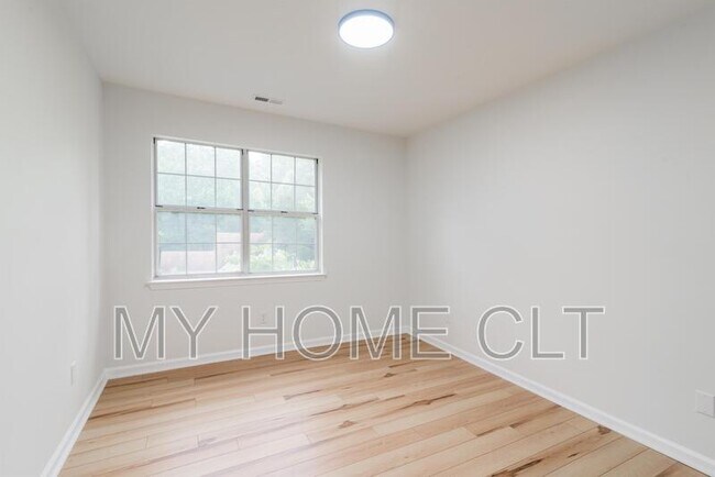 Building Photo - 8413 Woodford Bridge Dr