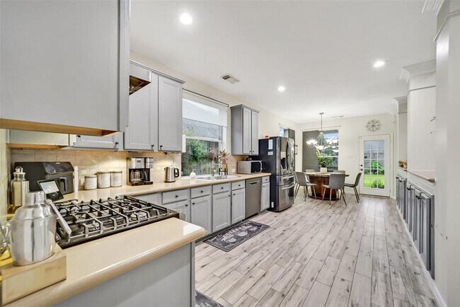 Building Photo - 7107 Cornflower Ln