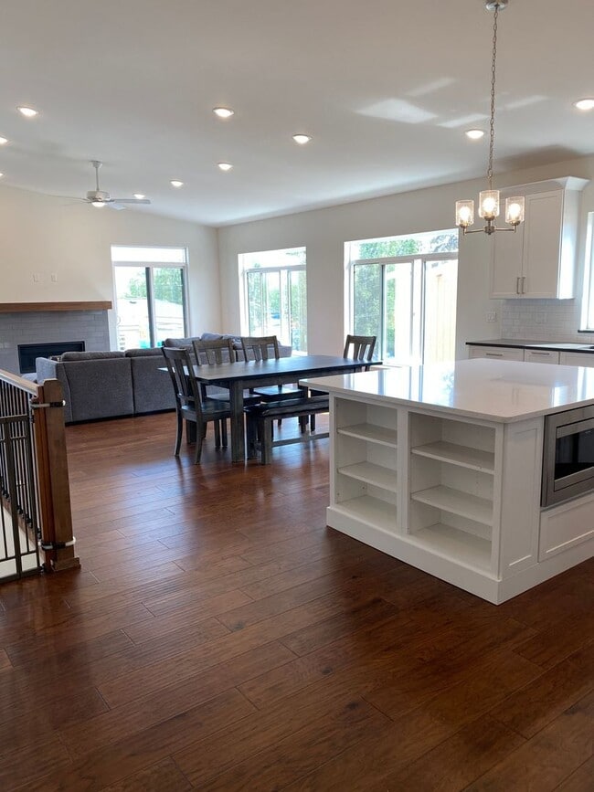Building Photo - 5466 Sandhill Lp