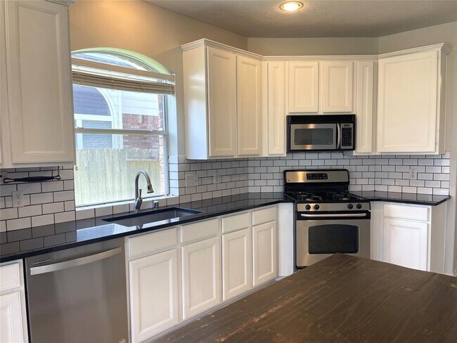 Building Photo - 6411 Virginia Fields Dr